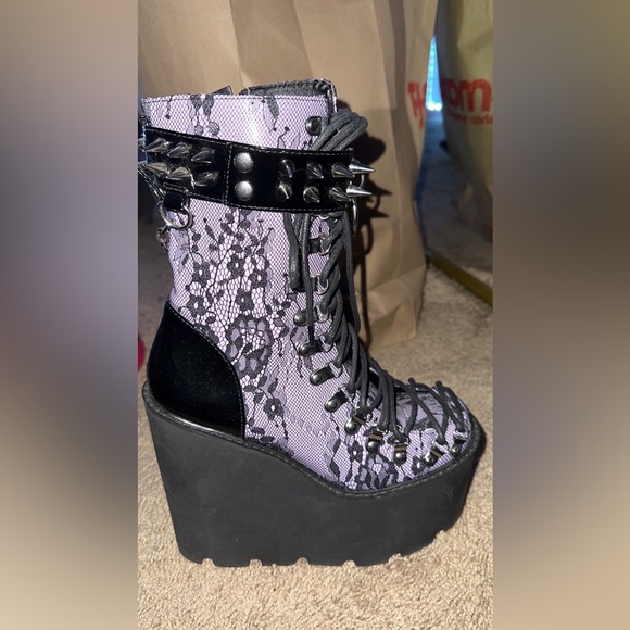 Dolls kill size 7 Widow purely haunted traitor platform boots-3 inch platform - Picture 4 of 4